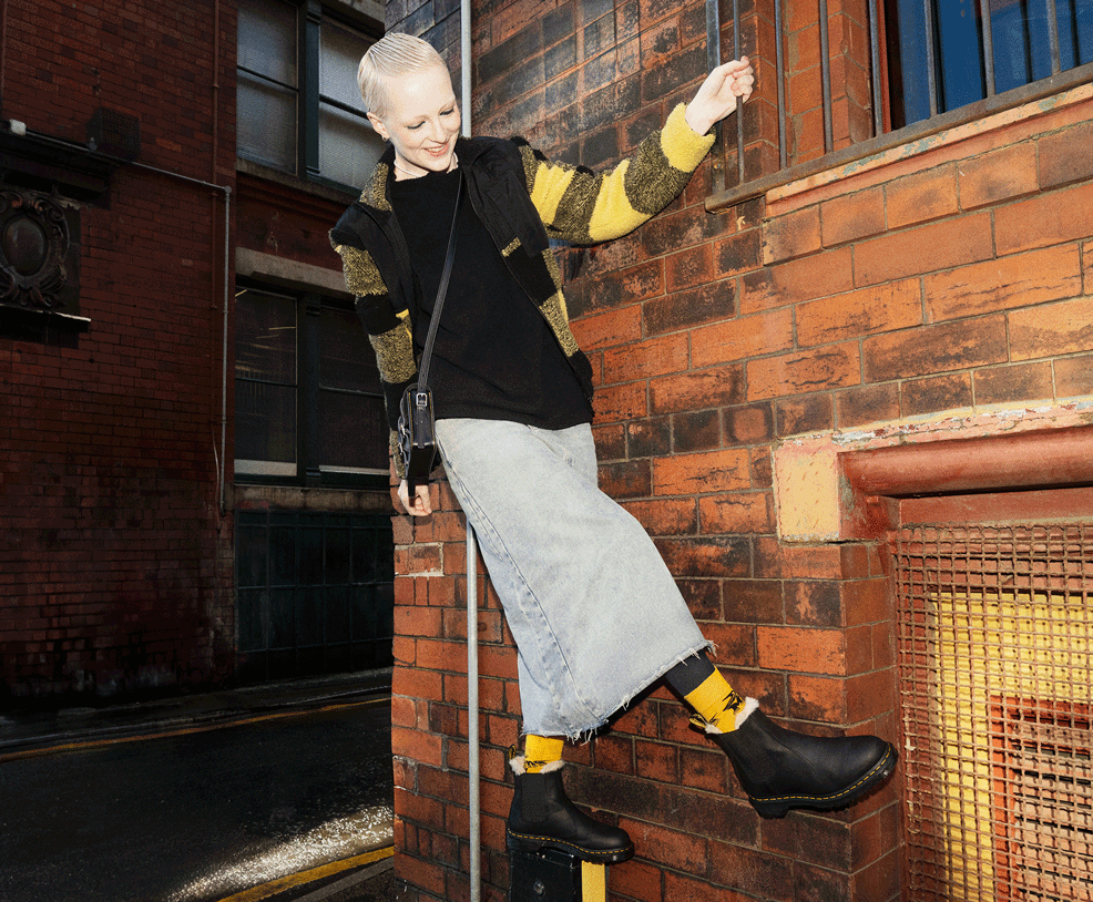 Dr. Martens on X: Take cold weather in your stride, with a pull-on-and-go  classic. The 2976 Chelsea boot, this time fur-lined for extra warmth. Find  out more:   / X